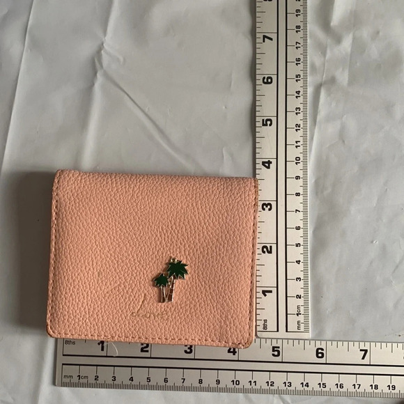 π΄ Retro-Style Pink Wallet with Palm Tree - Keep Your Essentials in Style! π΄ - Picture 9 of 10